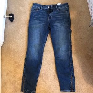 Hollister Jeans - Hollister Crop Jeggings Hollister Jeans - Hollister Crop Jeggings